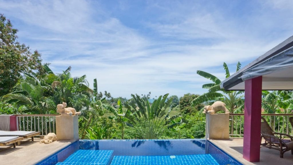 Samui Star Guesthouse — pool with tropical view